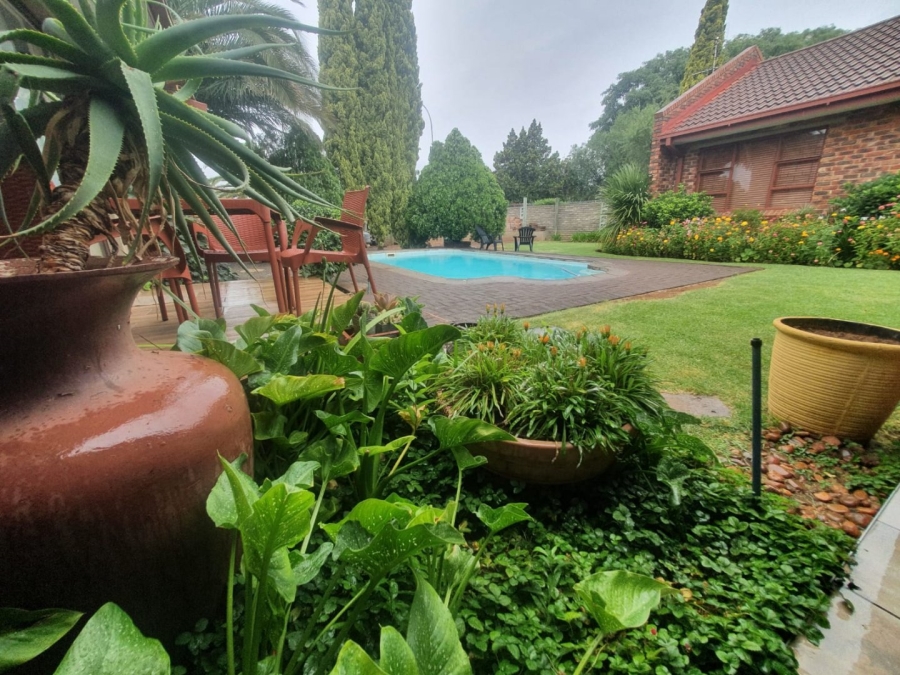 12 Bedroom Property for Sale in Pellissier Free State